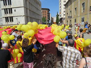 Jornades Catalunya, llibertat i dignitat. Macroestelada pels carrers de Girona