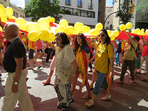 Jornades Catalunya, llibertat i dignitat. Macroestelada pels carrers de Girona