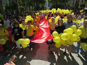 Jornades Catalunya, llibertat i dignitat. Macroestelada pels carrers de Girona