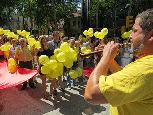 Jornades Catalunya, llibertat i dignitat. Macroestelada pels carrers de Girona