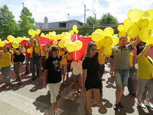 Jornades Catalunya, llibertat i dignitat. Macroestelada pels carrers de Girona