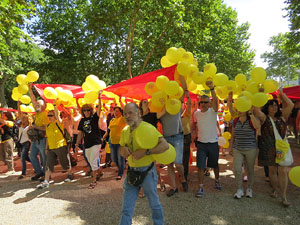 Jornades Catalunya, llibertat i dignitat. Macroestelada pels carrers de Girona