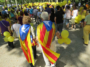 Jornades Catalunya, llibertat i dignitat. Macroestelada pels carrers de Girona