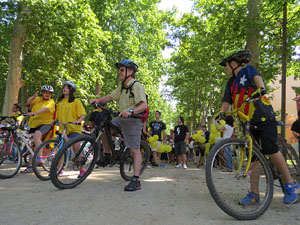 Jornades Catalunya, llibertat i dignitat. Macroestelada pels carrers de Girona