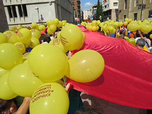 Jornades Catalunya, llibertat i dignitat. Macroestelada pels carrers de Girona