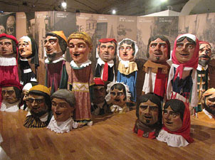 Far&agrave;ndula. 500 anys d'imatgeria festiva de Girona. Cercavila de cloenda