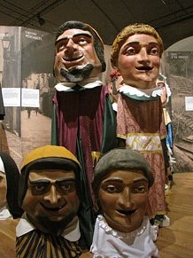 Far&agrave;ndula. 500 anys d'imatgeria festiva de Girona. Cercavila de cloenda