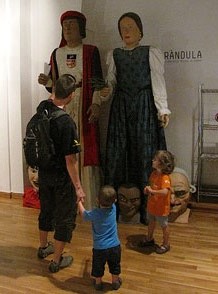 Far&agrave;ndula. 500 anys d'imatgeria festiva de Girona. Cercavila de cloenda