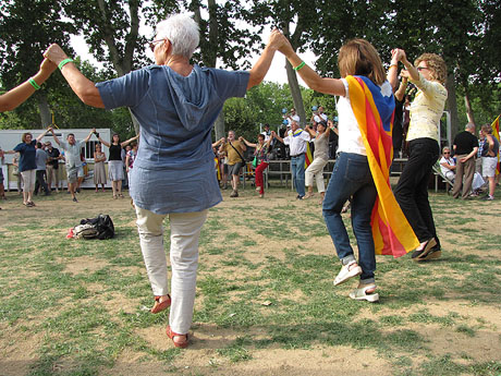 Festival Catalunya vol viure en llibertat i amb dignitat a Girona. Sardanes amb la Cobla Ciutat de Girona