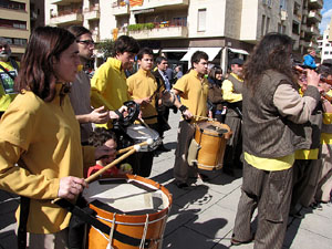 Enlla&ccedil;ats per la Llengua. La cercavila
