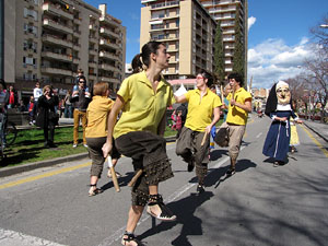 Enlla&ccedil;ats per la Llengua. La cercavila