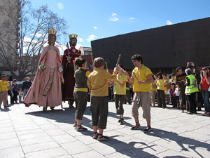 Enlla&ccedil;ats per la Llengua. La cercavila