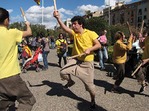 Enlla&ccedil;ats per la Llengua. La cercavila