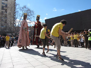 Enlla&ccedil;ats per la Llengua. La cercavila