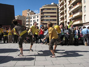 Enlla&ccedil;ats per la Llengua. La cercavila