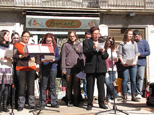 Enlla&ccedil;ats per la Llengua. La pla&ccedil;a del Vi