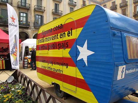 Estel&agrave;nia, Fira independentista a la pla&ccedil;a de la Independ&egrave;ncia de Girona