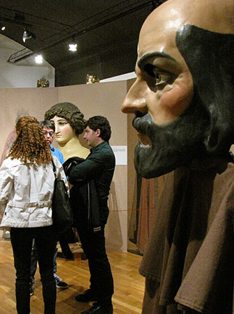 Un dels muntatges de l'exposició desprès de la inauguració