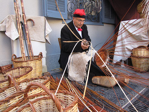 Parada d'oficis artesanals: el cisteller