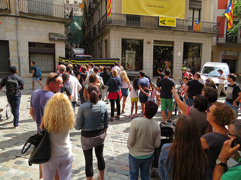 Espectació pel rodatge a la pujada de Sant Martí