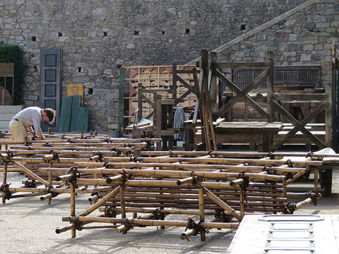 Treballs de muntatge a la plaça dels Jurats