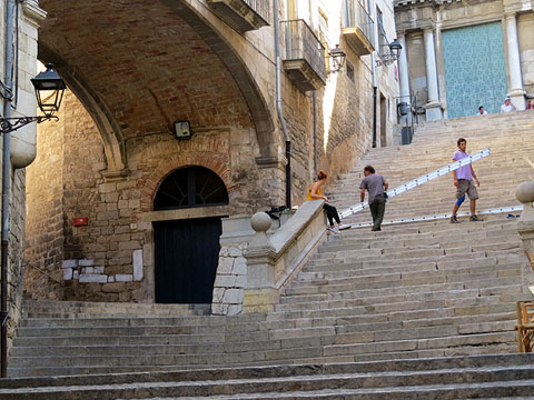 Inici dels muntatges a la pujada de Sant Domènec