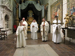 Festa de la Mare de Déu de Gràcia i de Bell-ull als claustres de la Catedral de Girona