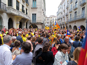 Concentraci&oacute; pel 9N a la pla&ccedil;a del Vi