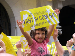 Concentraci&oacute; pel 9N a la pla&ccedil;a del Vi