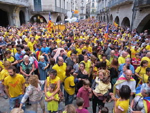 Concentraci&oacute; pel 9N a la pla&ccedil;a del Vi