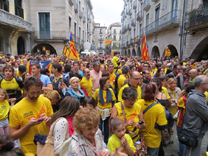 Concentraci&oacute; pel 9N a la pla&ccedil;a del Vi