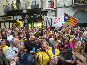 Concentraci&oacute; pel 9N a la pla&ccedil;a del Vi