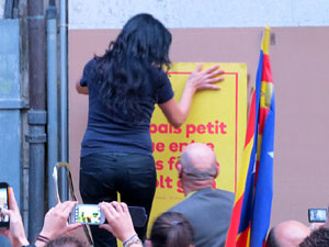 Concentraci&oacute; pel 9N a la pla&ccedil;a del Vi