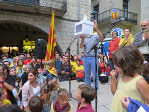 Concentraci&oacute; pel 9N a la pla&ccedil;a del Vi