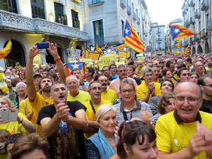 Concentraci&oacute; pel 9N a la pla&ccedil;a del Vi