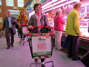 Mercat del Lle&oacute;. Lliurament del premi T'atreveixes a gastar 500 euros en tres hores?
