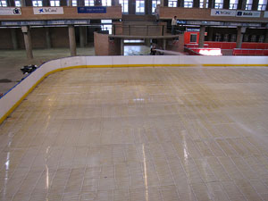 Preparaci&oacute; de la pista de gel a Fira de Girona