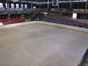 Preparaci&oacute; de la pista de gel a Fira de Girona