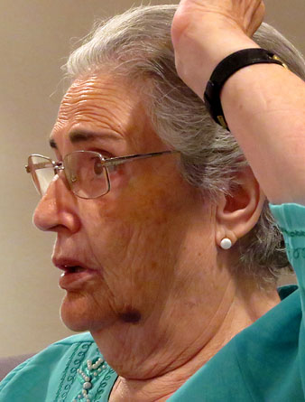 Rosa Maria Carrasco, filla de Manuel Carrasco i Formiguera, durant el seu parlament