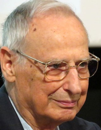 El pare Hilari Raguer, autor del llibre presentat, durant la seva intervenció