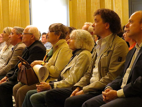 Un moment de la presentació del llibre al Saló de Descans del Teatre Municipal