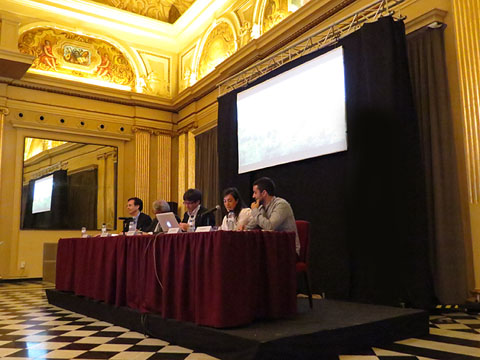 Un moment de la presentació del llibre al Saló de Descans del Teatre Municipal