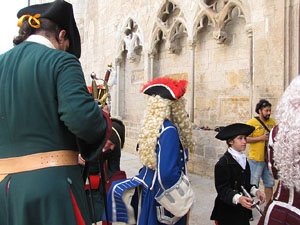 Sortida de la bas&iacute;lica de Sant Feliu