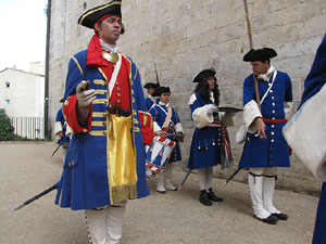 Desfilada a la pla&ccedil;a del Vi