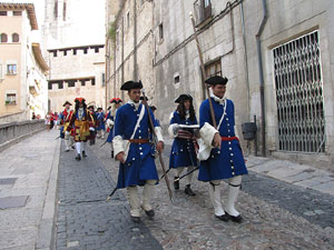 Desfilada a la pla&ccedil;a del Vi
