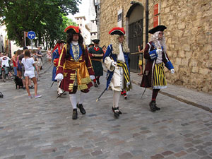Desfilada a la pla&ccedil;a del Vi