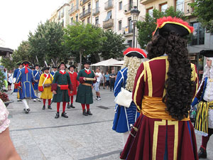 Desfilada a la pla&ccedil;a del Vi