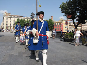 Desfilada a la pla&ccedil;a del Vi