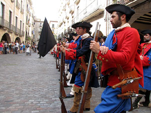 Desfilada a la pla&ccedil;a del Vi