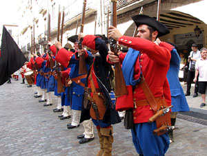 Desfilada a la pla&ccedil;a del Vi
